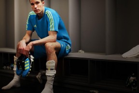 爱游戏app下载-王者归来！内马尔空降FPX首秀震撼全场
